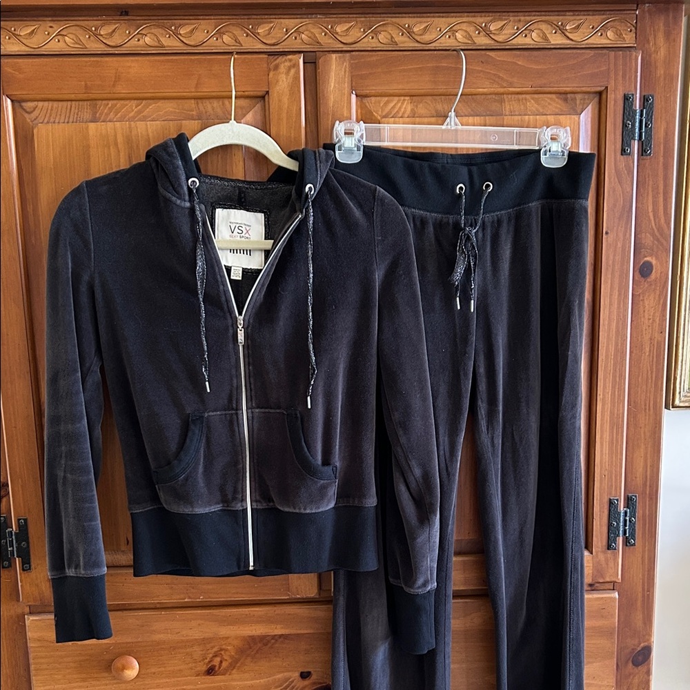 VSX Women's Black Velour Jogger Set